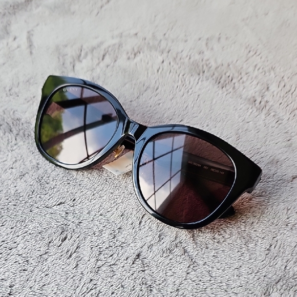 Gucci Black Sunglasses with Gold Case main image 8